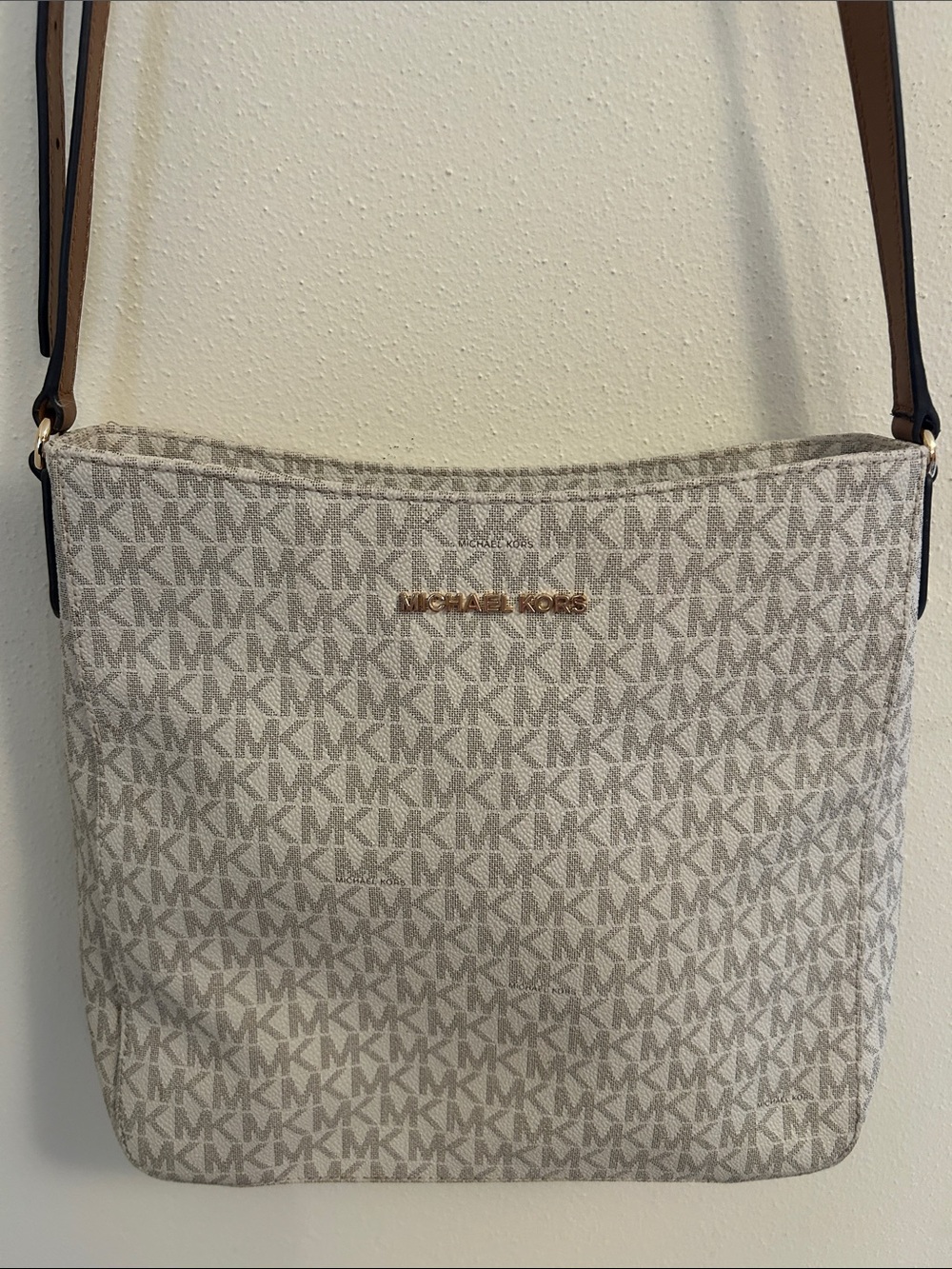 Michael Kors Jet Setter Crossbody with Leather Strap